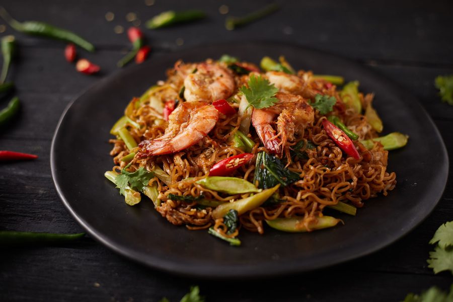 Stir fried noodles with shrimps and vegetables.
